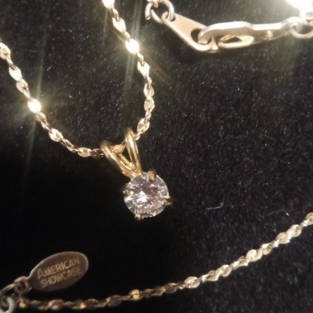 Vintage American Showcase Gold Plated Is Diamind Cut Necklace W/ Crystal